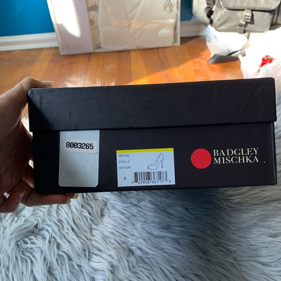Badgley Mischka women shoes. Size 8 - Picture 10 of 13
